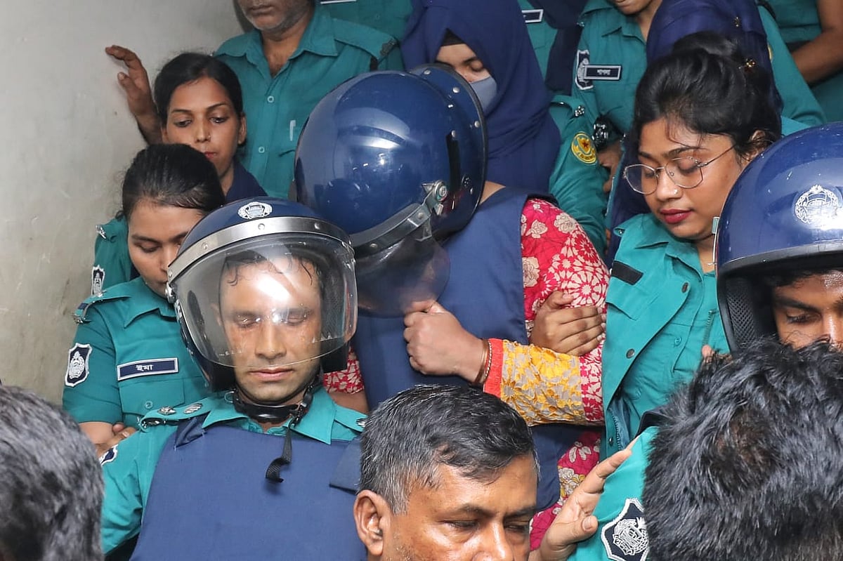 দীপু মনিকে চার দিনের রিমান্ডে নিয়ে জিজ্ঞাসাবাদ করার অনুমতি দিয়েছেন আদালত। ঢাকা, ২৪ আগস্ট